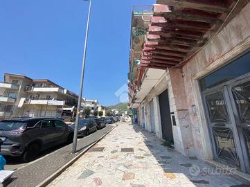 NEGOZIO A POZZUOLI