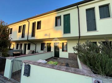 VILLA A SCHIERA A ROVIGO