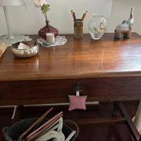 Scrivania di antiquariato