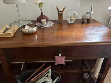 Scrivania di antiquariato