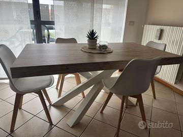 Vedo tavolo piu 4 sedie