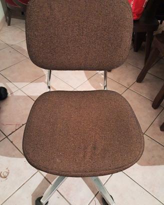 Sedia girevole color  marrone scuro