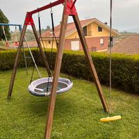 Altalena struttura in legno con cestone