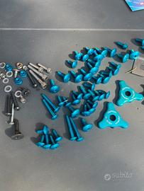 Kit viti carena ergal blu + ghiere forcella R6 ‘03