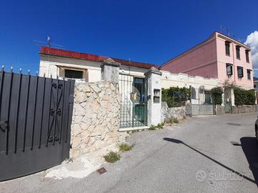 2 LOCALI A TORRE DEL GRECO