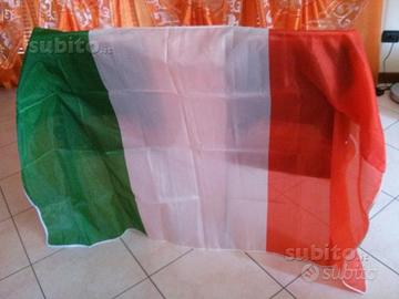 Bandiera tricolore a mantello