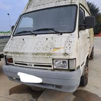 Nissan Trade per ricambi