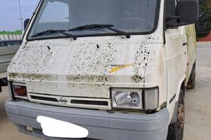 Nissan Trade per ricambi
