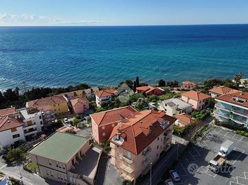 MONOLOCALE A COSTARAINERA