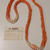 Collana in corallo rosa naturale e perle di fiume