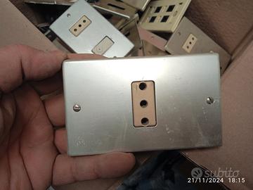 pulsanti, interuttori BTicino serie magic