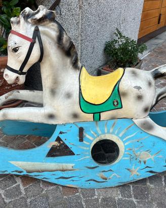Cavallo a dondolo