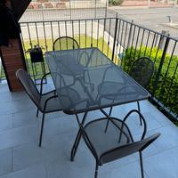 Tavolo con 4 sedie EMU