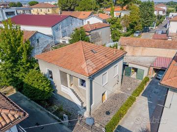 3 LOCALI A FORLÌ