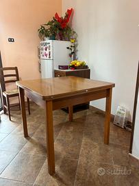 tavolo da cucina in legno allungabile