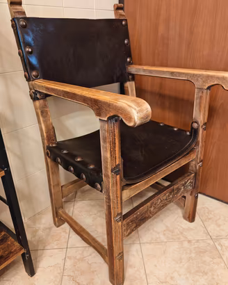 sedia dei frati  in cuoio L 56 x 50 x H 1.m