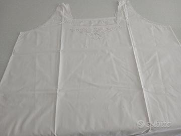 Antica camicia da notte ricamata