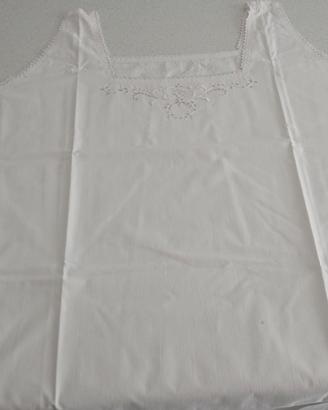 Antica camicia da notte ricamata
