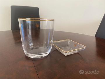 Vaso di vetro e posacenere con bordo dorato