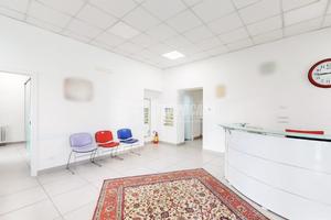 LOCALE COMMERCIALE SU DUE LIVELLI