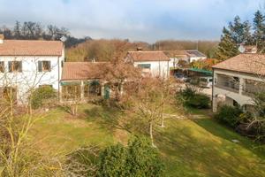 Rustico / Casale di 924 m² con più di 5 locali e b