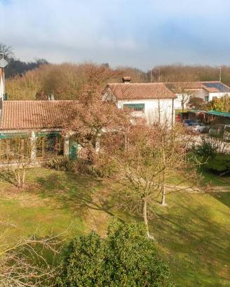 Rustico / Casale di 924 m² con più di 5 locali e b