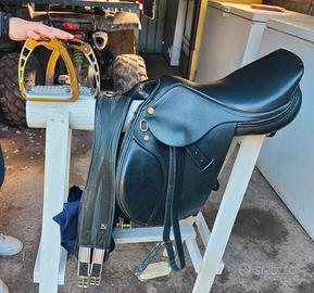 sella inglese in cuoio nera