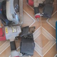 Pistola sparachiodi e attrezzi vari