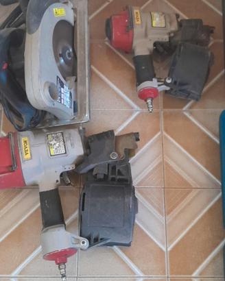 Pistola sparachiodi e attrezzi vari per artigiani