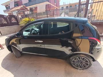 Lancia Ypsilon 1.0 Hybrid Gold (Feb 2023) - Nero -
