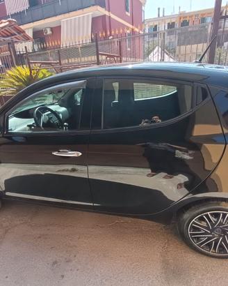 Lancia Ypsilon 1.0 Hybrid Gold (Feb 2023) - Nero -
