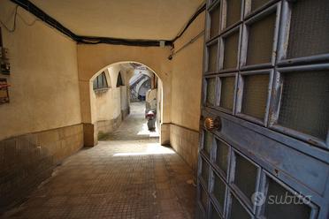 Bottega doppio ingresso zona Veneto/D'Annunzio