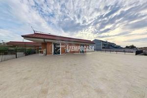 APPARTAMENTO PARI AL NUOVO CON TERRAZZO E POSTO AU