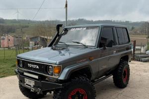 Toyota land cruiser lj 70