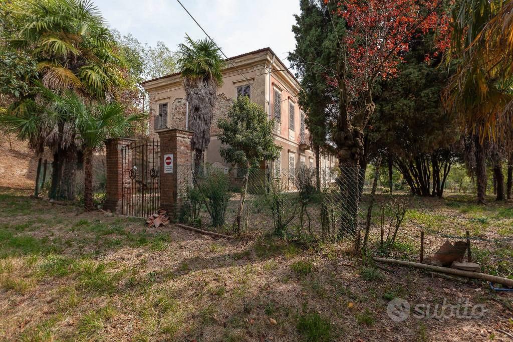 Rustico / Casale di 950 m² con più di 5 locali a R - Vista 3
