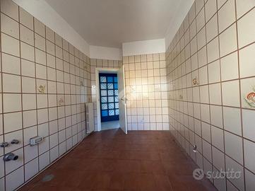 4 LOCALI A CATANZARO