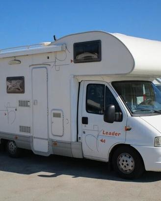 Camper 6 posti letto e 6 viaggio con garage, 2003