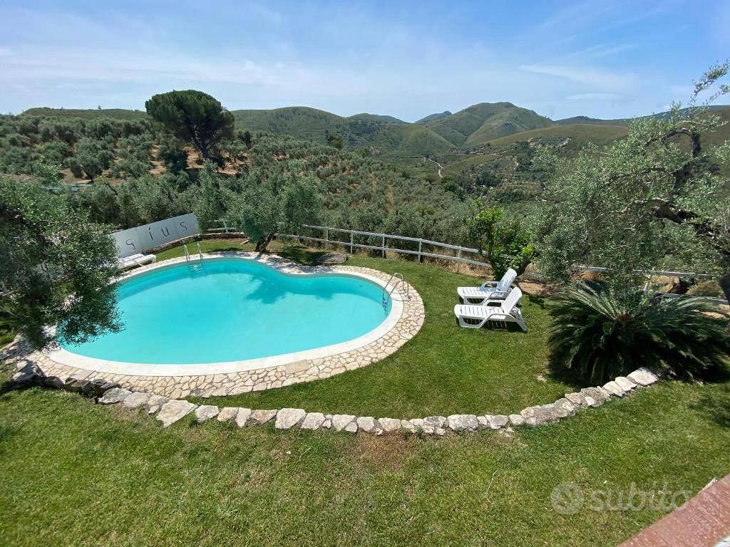 Rustico / Casale di 545 m² con più di 5 locali e b - Vista 2