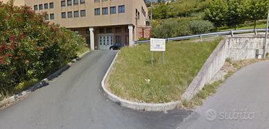 Parcheggio moto coperto