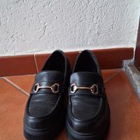 stivali neri scamosciati e mocassini neri donna