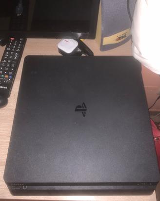 Play 4 con 2 controller e 2 giochi (gta 5 r6)