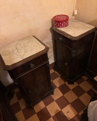 Coppia di comodini napoletani in legno massello