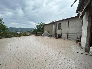 4 LOCALI A MONTECASTRILLI