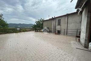 4 LOCALI A MONTECASTRILLI