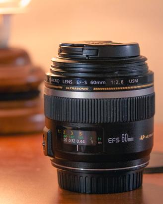 Obiettivo Canon EFS 60mm f2.8 Macro USM + Paraluce