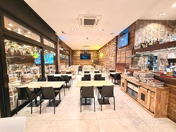 ARREDAMENTO RISTORANTE – 24 TAVOLI + 48 SEDIE