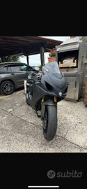Suzuki GSX-R 750 K5 pronto pista