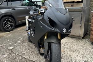 Suzuki GSX-R 750 K5 pronto pista