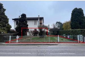 Immobile in asta di 178 m² con 4 locali e box auto