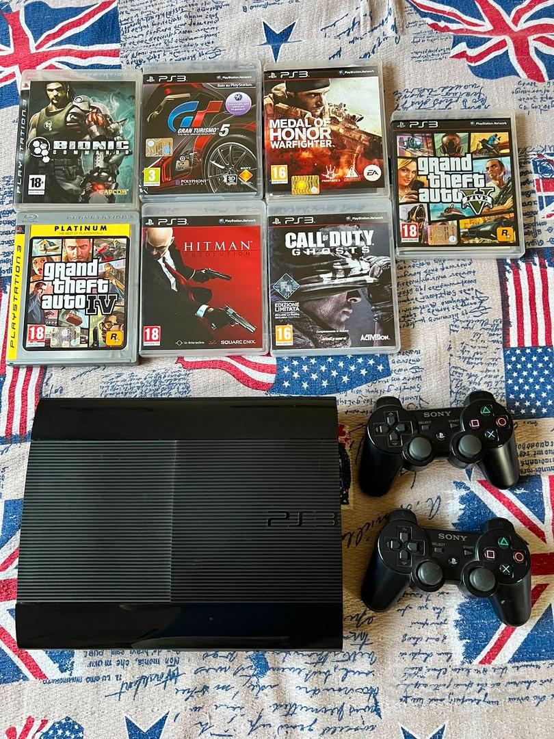 PlayStation 3 Super Slim + 2 Pad + 7 Giochi
